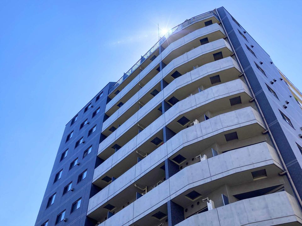 朝夕の静寂を守る電動シャッターがもたらす驚きの安全革命